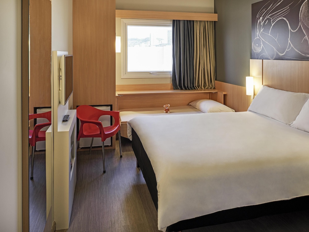 Apartamento Standard con una cama doble y una cama supletoria para niños del hotel Ibis Mogi Das Cruzes Shopping