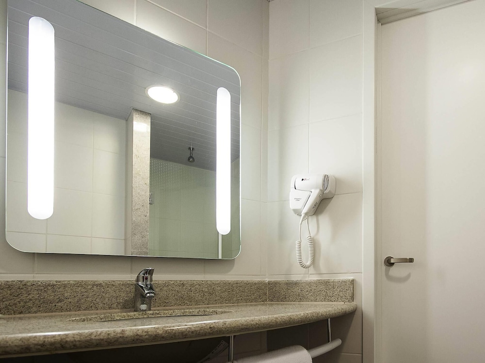 Apartamento Standard con una cama doble y una cama supletoria para niños del hotel Ibis Mogi Das Cruzes Shopping. Foto 1