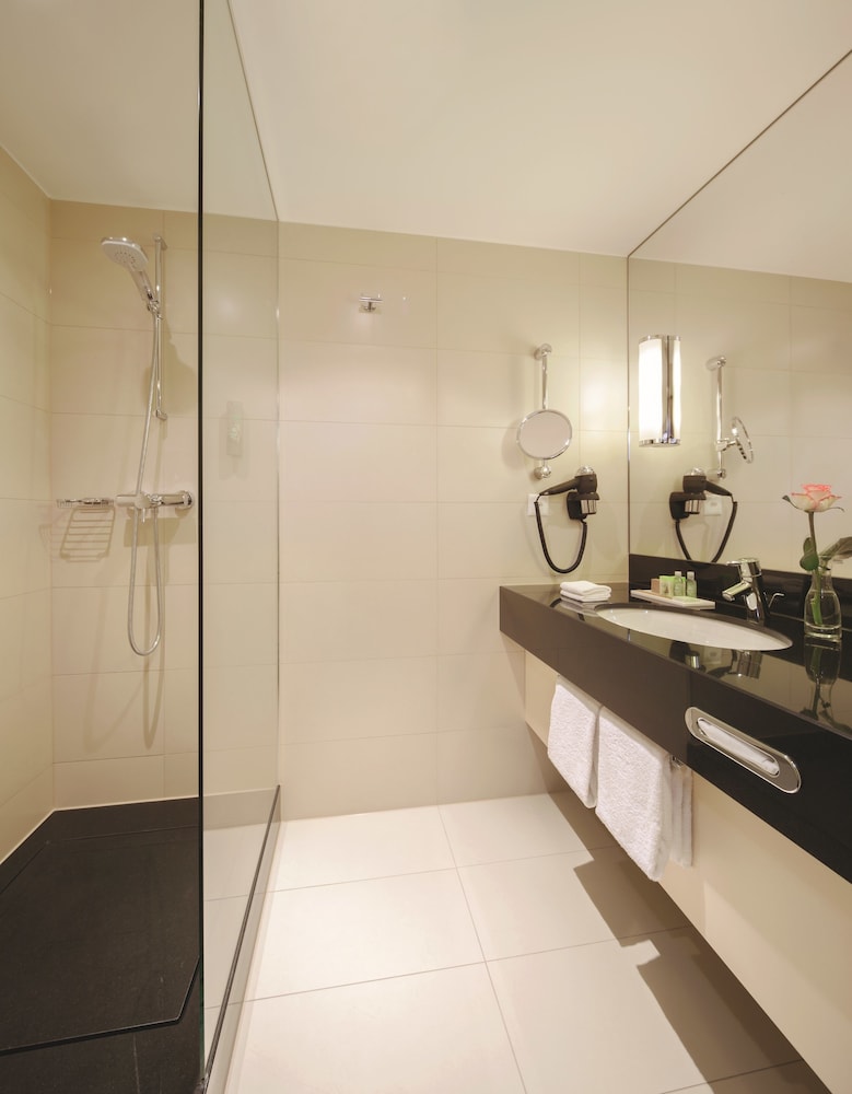 Habitación Premium, 1 cama de matrimonio grande del hotel Mövenpick Egerkingen. Foto 3