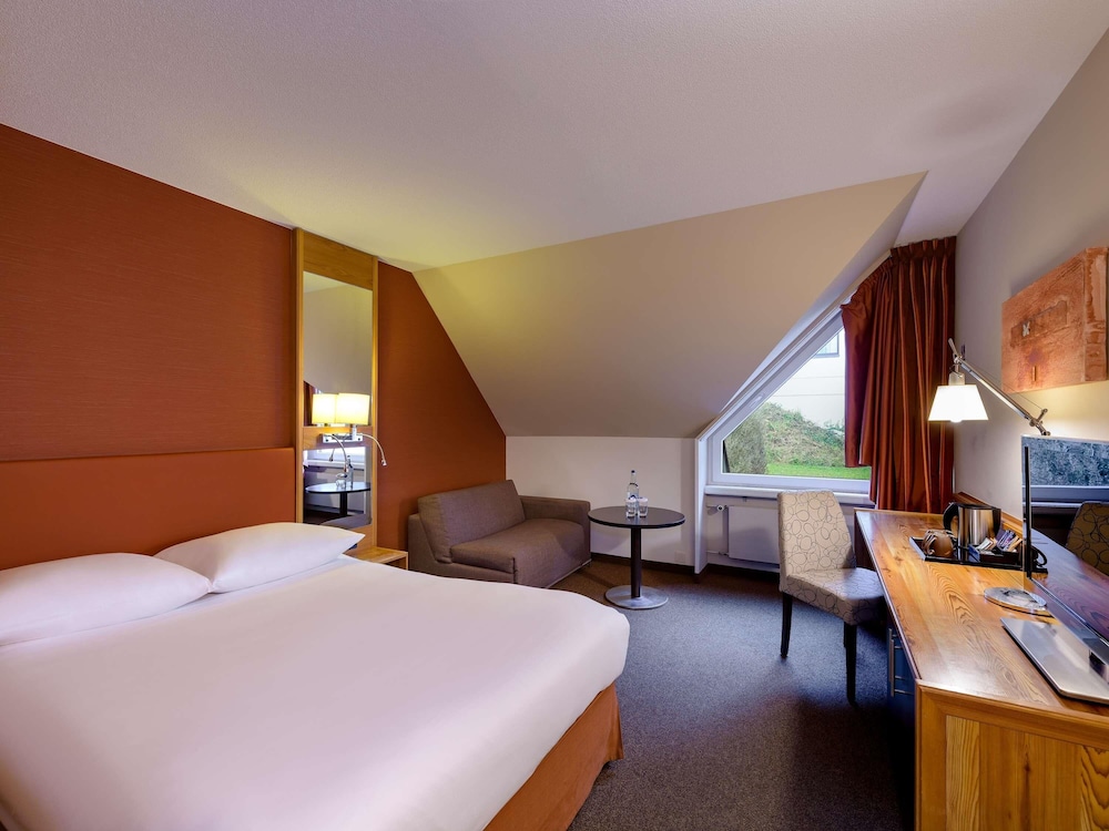 Habitación estándar, 1 cama de matrimonio del hotel Mövenpick Egerkingen