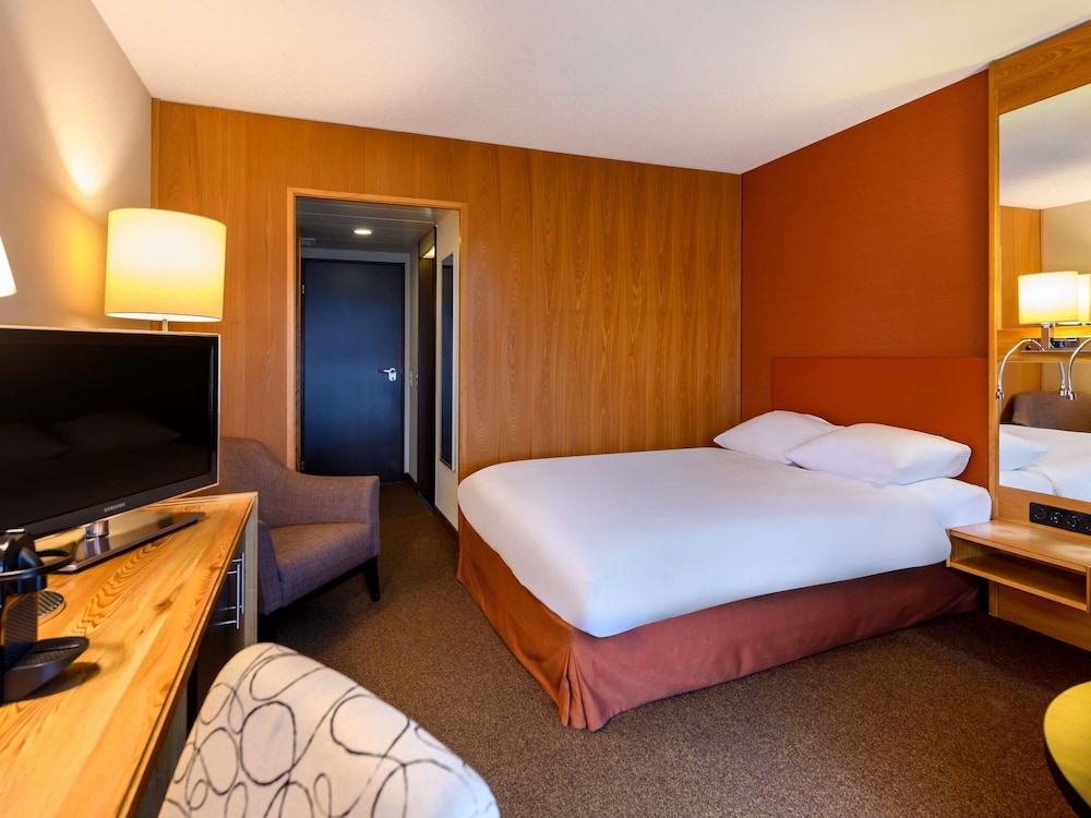 Habitación superior, 1 cama de matrimonio del hotel Mövenpick Egerkingen. Foto 1