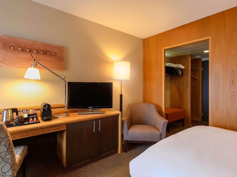 Habitación superior, 1 cama de matrimonio del hotel Mövenpick Egerkingen. Foto 2