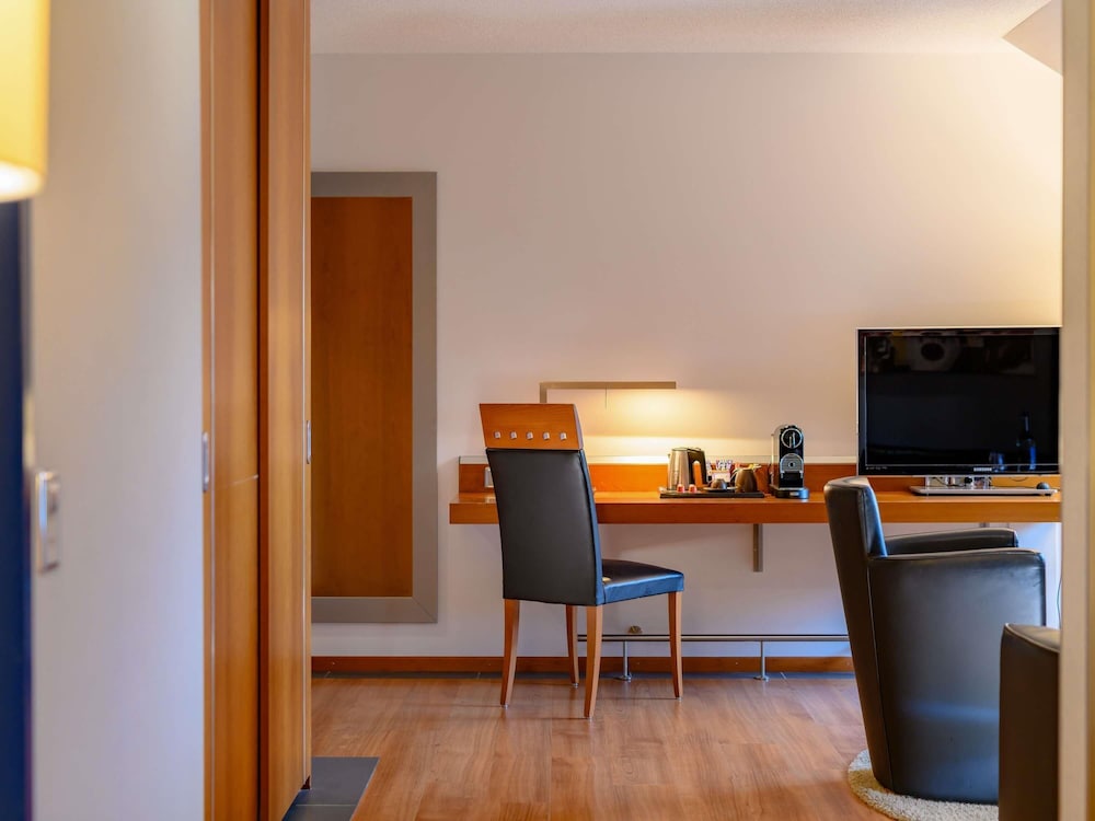 Habitación Premium, 1 cama de matrimonio grande del hotel Mövenpick Egerkingen. Foto 3