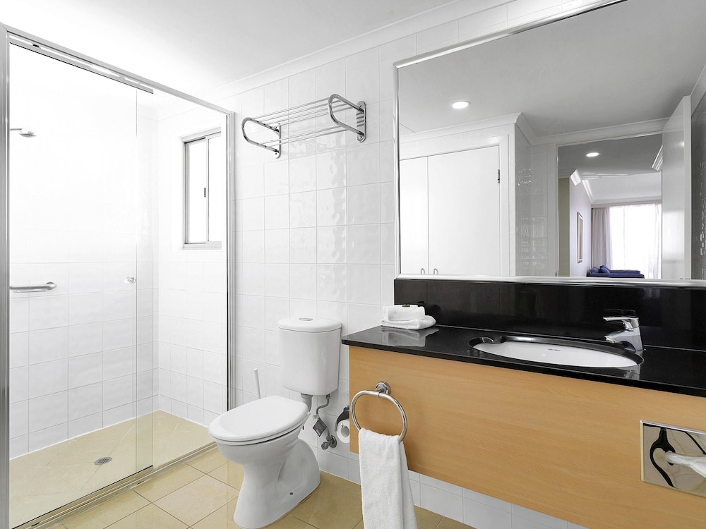 HABITACIÓN EJECUTIVA CON 1 CAMA QUEEN CON BALCÓN del hotel Mantra Mackay. Foto 2