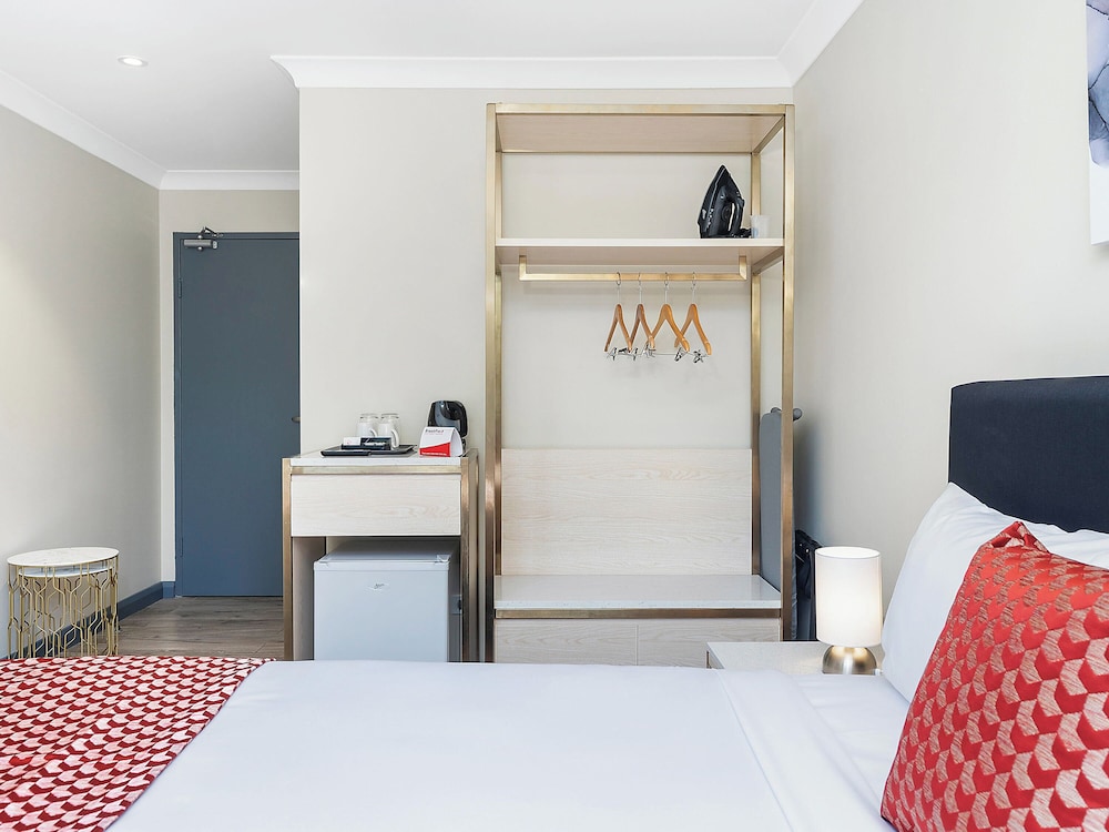 Habitación Estándar con cama Queen del hotel Breakfree On Broadway Sydney. Foto 2