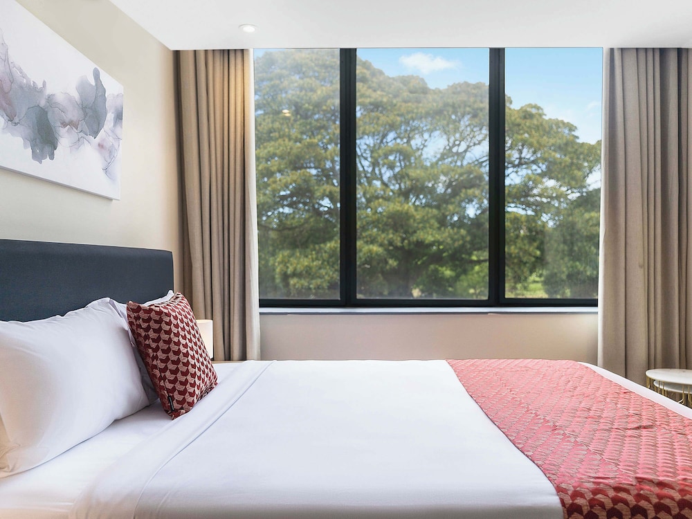 Habitación Deluxe Queen con vistas al parque del hotel Breakfree On Broadway Sydney. Foto 4