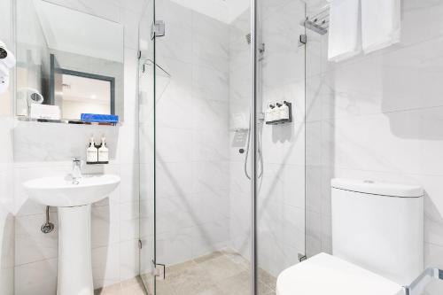 Habitación estándar con cama King del hotel Breakfree On Broadway Sydney. Foto 9