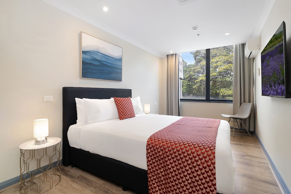 Habitación Familiar Deluxe con cama King y Queen, vistas al parque del hotel Breakfree On Broadway Sydney. Foto 3