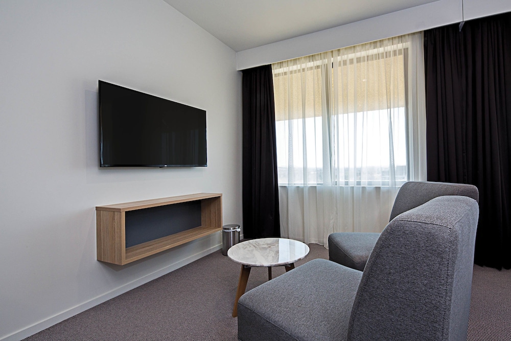 Suite con 1 cama King o 2 camas individuales del hotel Mantra Macarthur. Foto 2