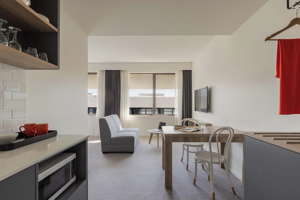 Suite con 1 cama King o 2 camas individuales del hotel Mantra Macarthur. Foto 4