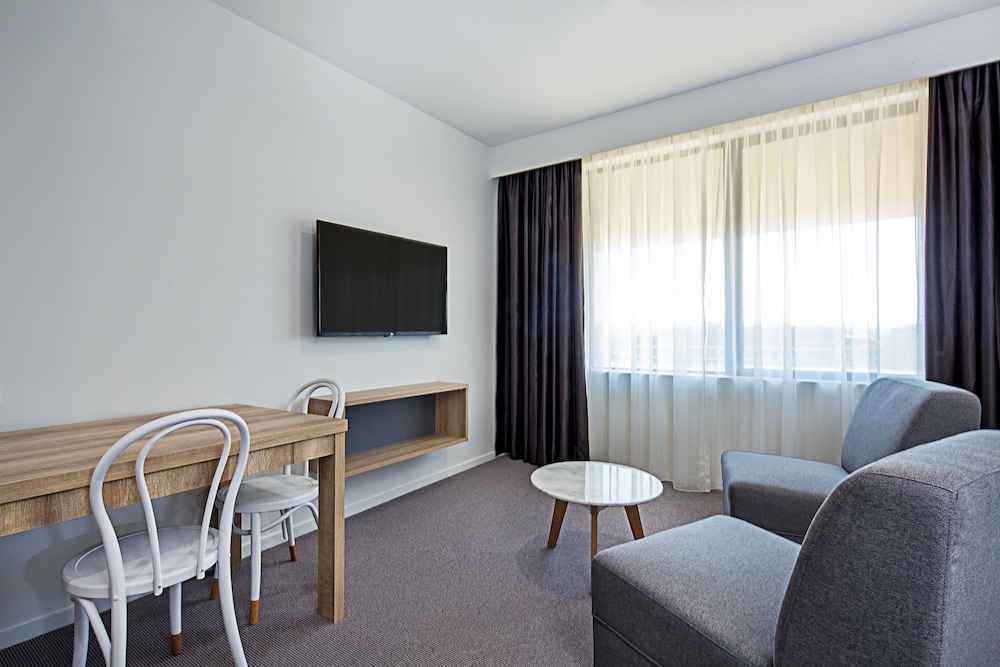 Suite Deluxe con 1 cama King o 2 camas individuales del hotel Mantra Macarthur. Foto 9