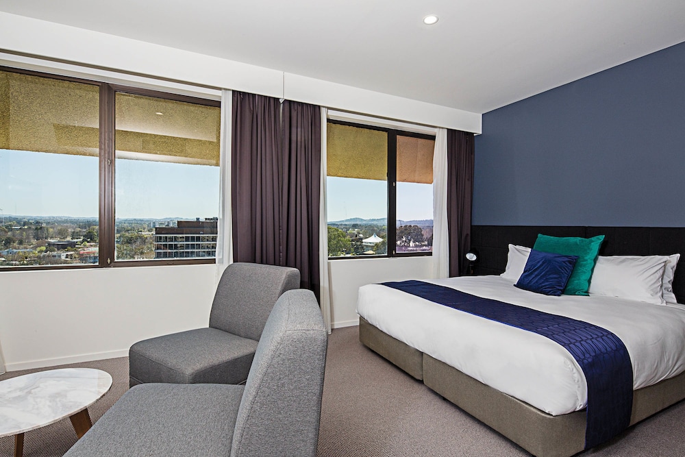 Suite Deluxe con 1 cama King o 2 camas individuales del hotel Mantra Macarthur. Foto 10