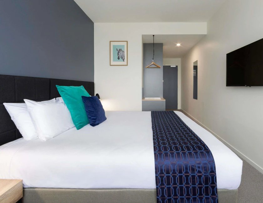 Estudio Deluxe, 1 cama de matrimonio grande del hotel Mantra Macarthur. Foto 7