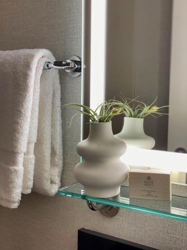 Habitación Executive con cama extragrande del hotel Aura Times Square. Foto 3