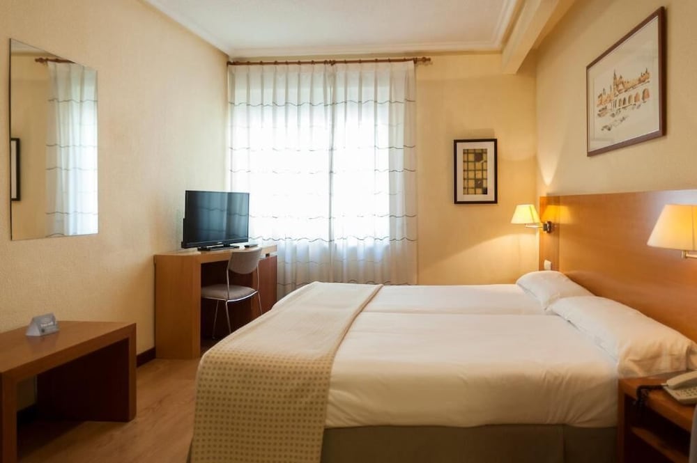 Habitación con 1 cama doble o 2 individuales del hotel Mercado by gaiarooms. Foto 1