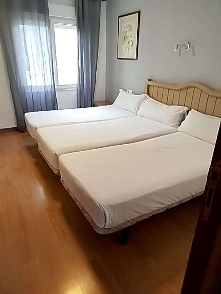 Habitación Triple del hotel Mercado by gaiarooms