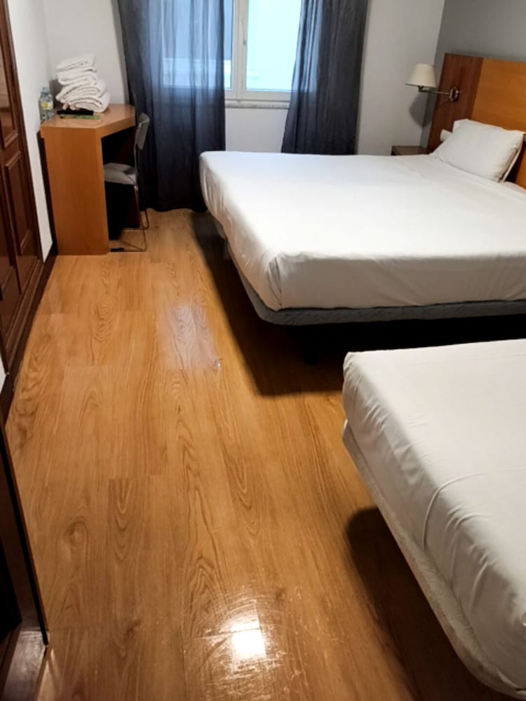 Habitación Triple del hotel Mercado by gaiarooms. Foto 4