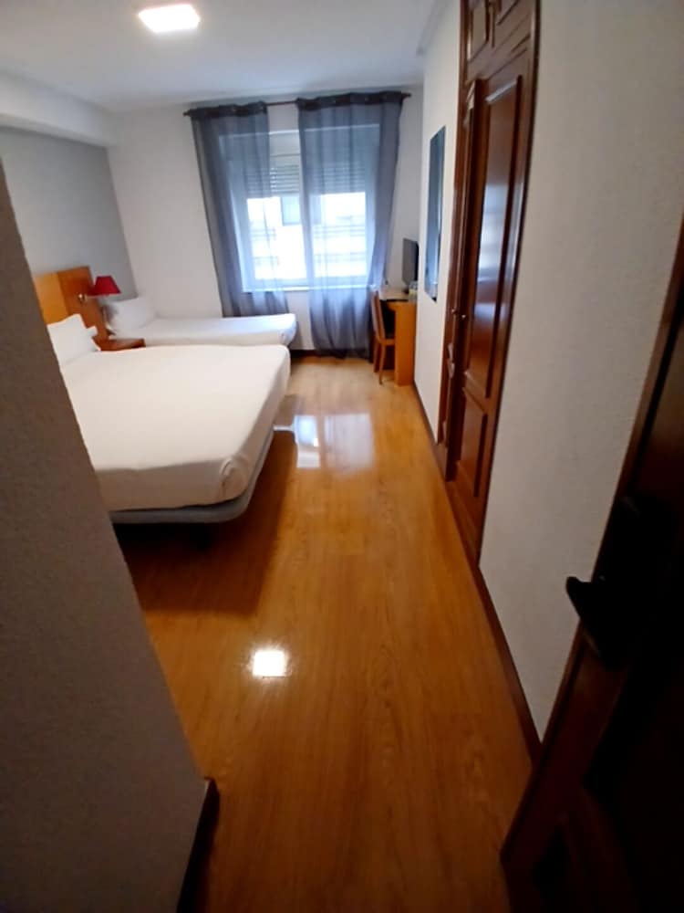 Habitación Triple del hotel Mercado by gaiarooms. Foto 5