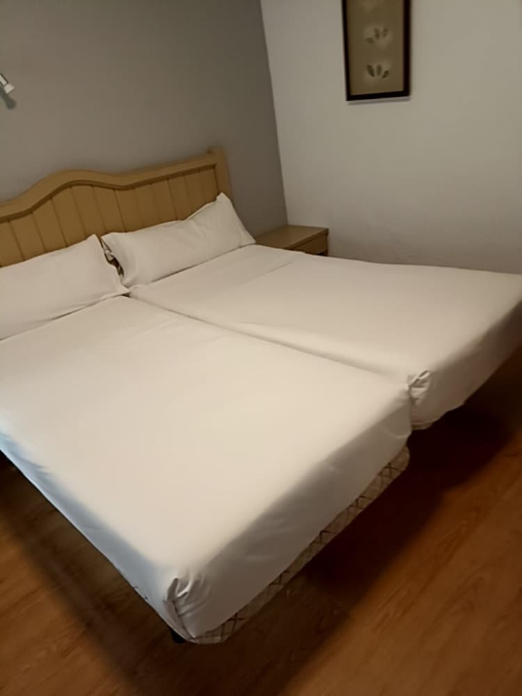 Habitación Triple del hotel Mercado by gaiarooms. Foto 6