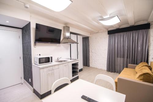 Apartamento Sofá Cama incluido 2 Camas individuales 1 Cama doble del hotel Petit Palace Boquería Garden. Foto 1