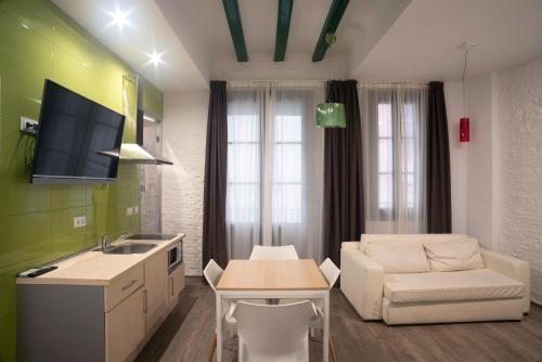 Apartamento Sofá Cama incluido 2 Camas individuales 1 Cama doble del hotel Petit Palace Boquería Garden. Foto 3