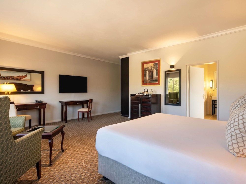 Habitación Privilege Luxe con Cama King del hotel Mercure Windhoek. Foto 3