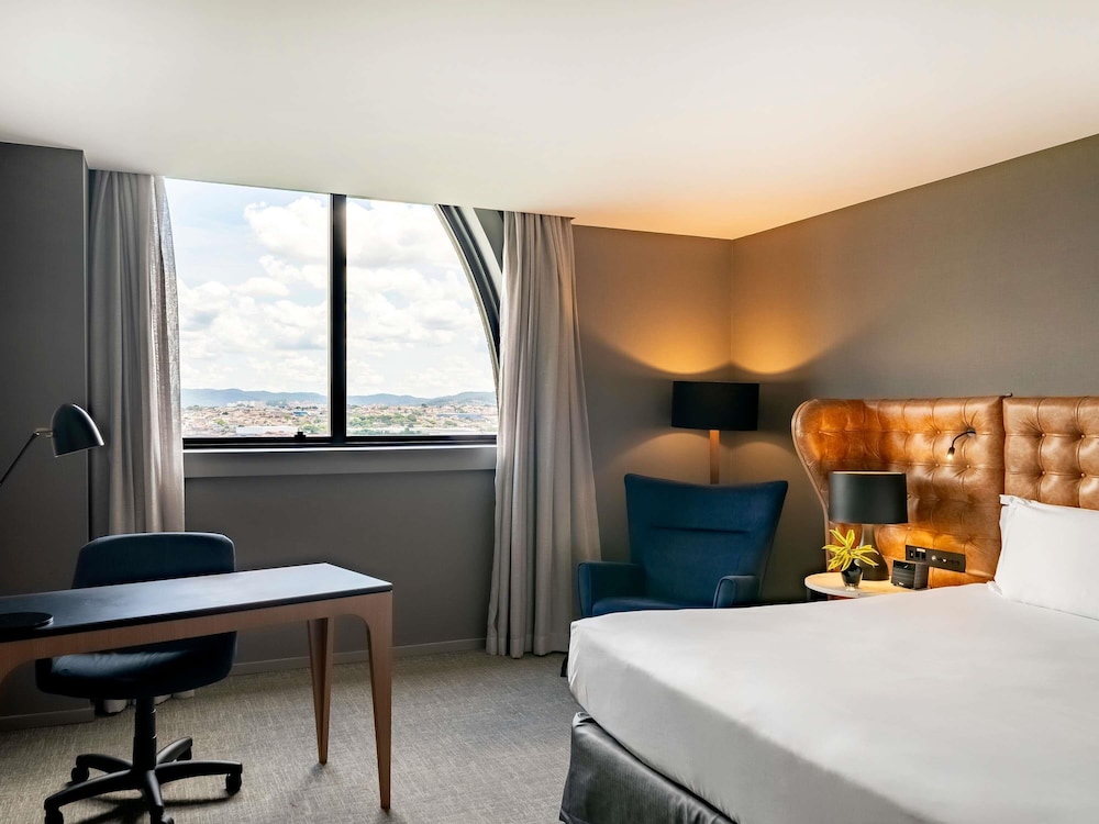 Habitación Deluxe Premium, 1 cama King, planta alta del hotel Pullman São Paulo Guarulhos Airport. Foto 2