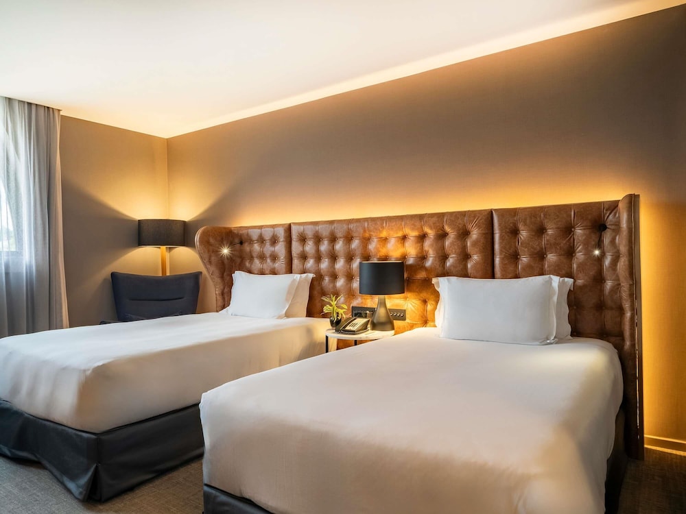 Habitación Deluxe, 2 camas individuales, planta alta del hotel Pullman São Paulo Guarulhos Airport. Foto 1