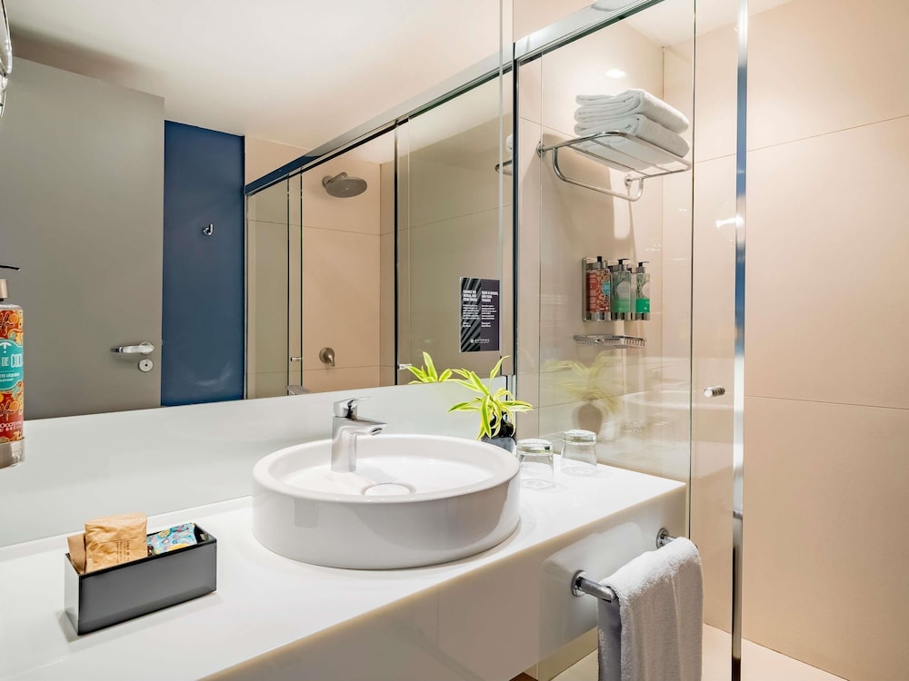 Habitación Deluxe, 2 camas individuales, planta alta del hotel Pullman São Paulo Guarulhos Airport. Foto 5