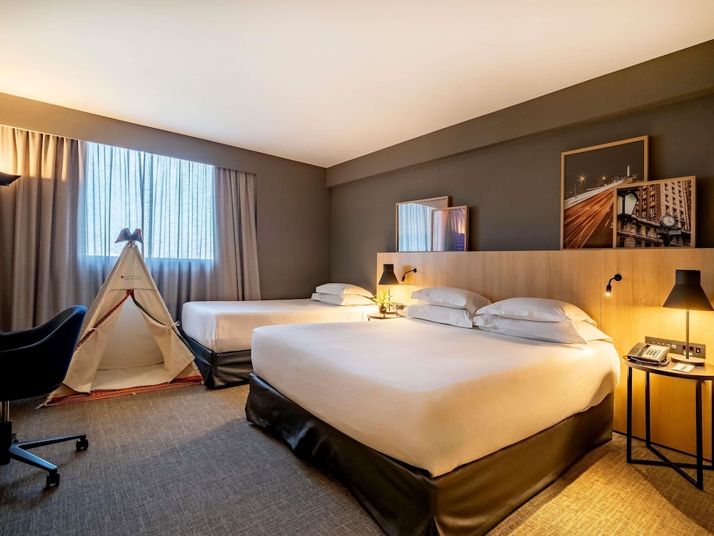 Habitación familiar, 1 cama King y 1 cama individual, bañera del hotel Pullman São Paulo Guarulhos Airport. Foto 4