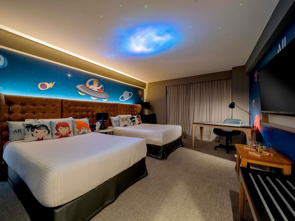Suite familiar, varias camas, Acceso al salón del club del hotel Pullman São Paulo Guarulhos Airport
