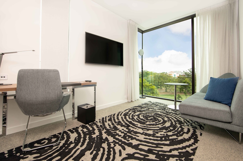 Suite Junior 'N' con 1 cama King y 1 sofá - cama del hotel Novotel Brisbane South Bank. Foto 1