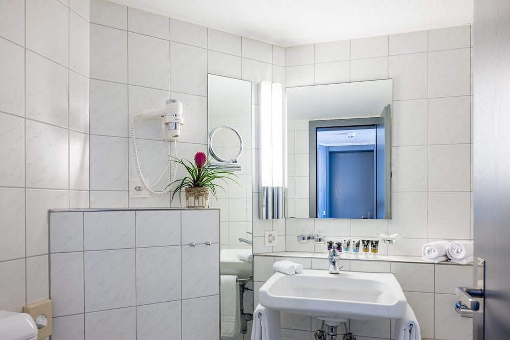 Habitación Doble Superior del hotel Mercure Lenzburg Krone. Foto 7