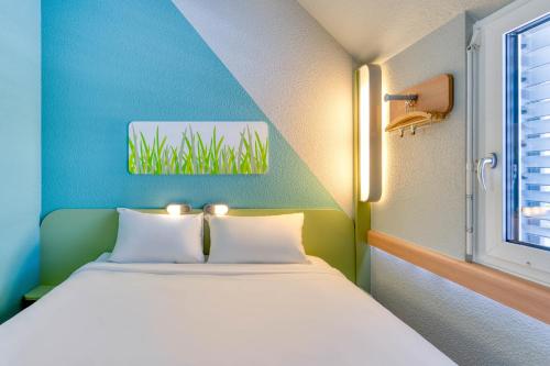 Habitación Doble con cama doble del hotel Ibis Budget Luzern City. Foto 7