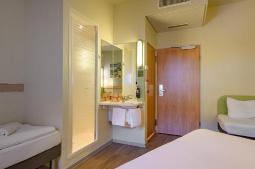 Habitación Familiar del hotel Ibis Budget Luzern City. Foto 6