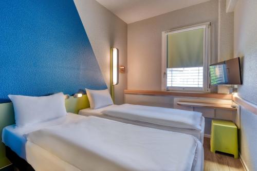 Habitación Doble Estándar - 2 camas del hotel Ibis Budget Luzern City. Foto 11