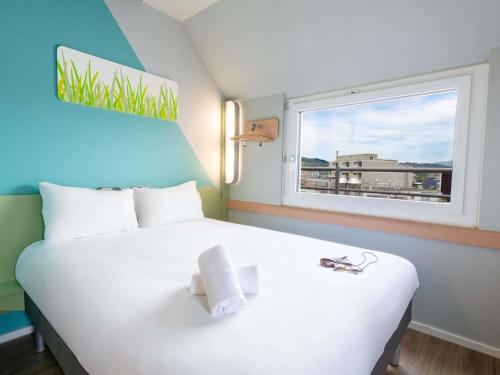 Habitación Doble con cama doble del hotel Ibis Budget Luzern City. Foto 7