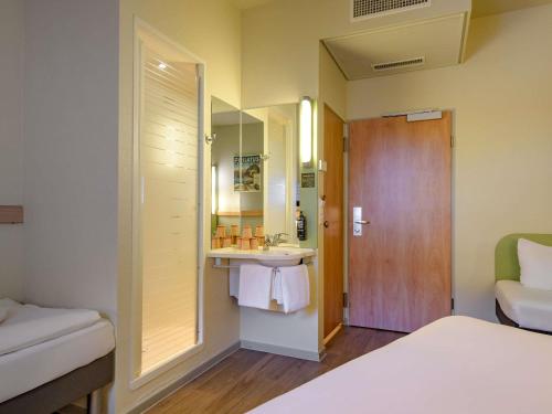 Habitación Familiar del hotel Ibis Budget Luzern City. Foto 6