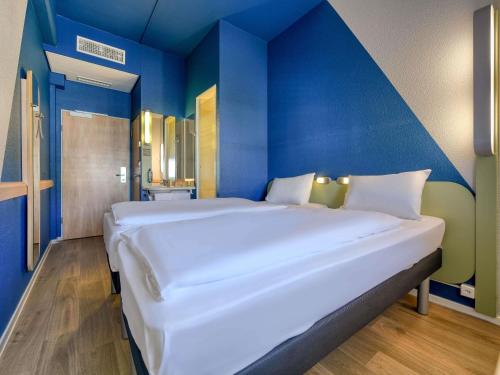 Habitación Doble Estándar - 2 camas del hotel Ibis Budget Luzern City. Foto 7
