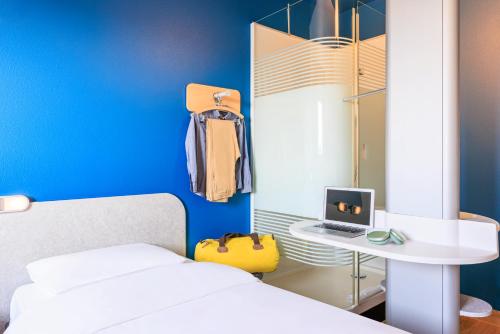 TWIN - habitación con dos camas individuales, 90 x 200 cm. del hotel Ibis Budget Lausanne Bussigny. Foto 7