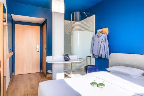 DOBLE - habitación estándar con 1 cama doble, 160 x 190 cm. del hotel Ibis Budget Lausanne Bussigny. Foto 13