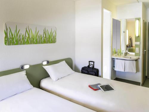 HABITACIÓN MATRIMONIAL con dos camas individuales. del hotel Ibis Budget Winterthur. Foto 1