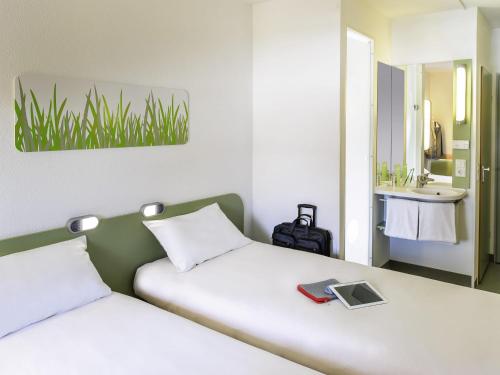HABITACIÓN MATRIMONIAL con dos camas individuales. del hotel Ibis Budget Winterthur. Foto 4