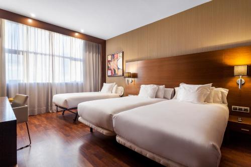 Habitación Triple del hotel Azz Valencia Congress and Spa