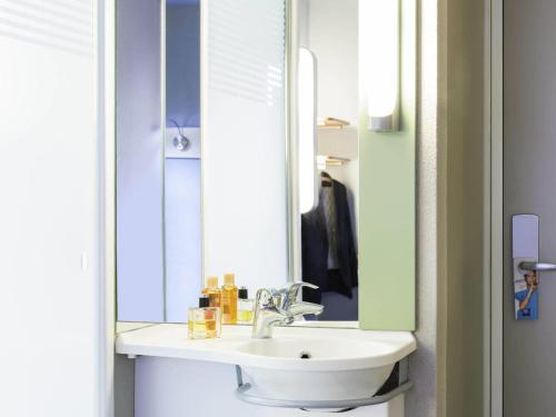 Habitación Doble del hotel Ibis Budget Zurich Airport. Foto 5