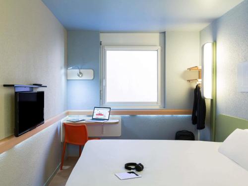 Habitación Doble del hotel Ibis Budget Zurich Airport. Foto 6