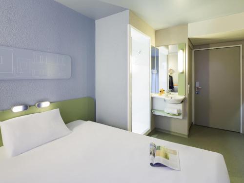 Habitación Doble del hotel Ibis Budget Zurich Airport. Foto 23