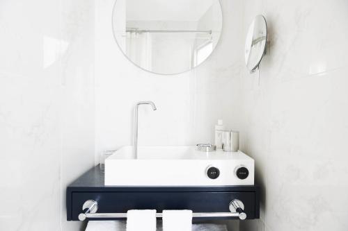 Habitación Doble Superior del hotel Perpetual Elysée Montaigne. Foto 4
