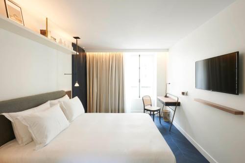 Habitación Doble Deluxe del hotel Perpetual Elysée Montaigne. Foto 3
