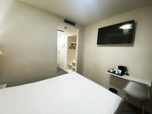 Habitación Doble con Cama supletoria del hotel Bcn Urbaness Del Comte. Foto 1